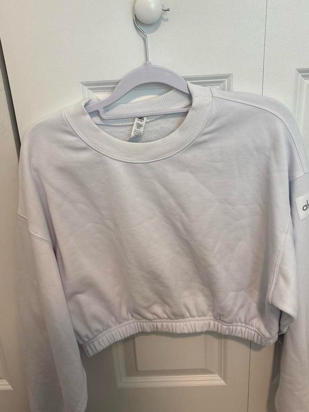 ALO Yoga Cropped Women's Crewneck Sweatshirt in White